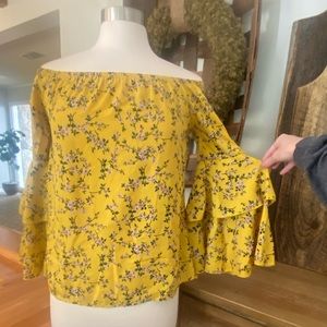 Off the shoulder blouse with flare sleeves! Only worn once!🌼🌞